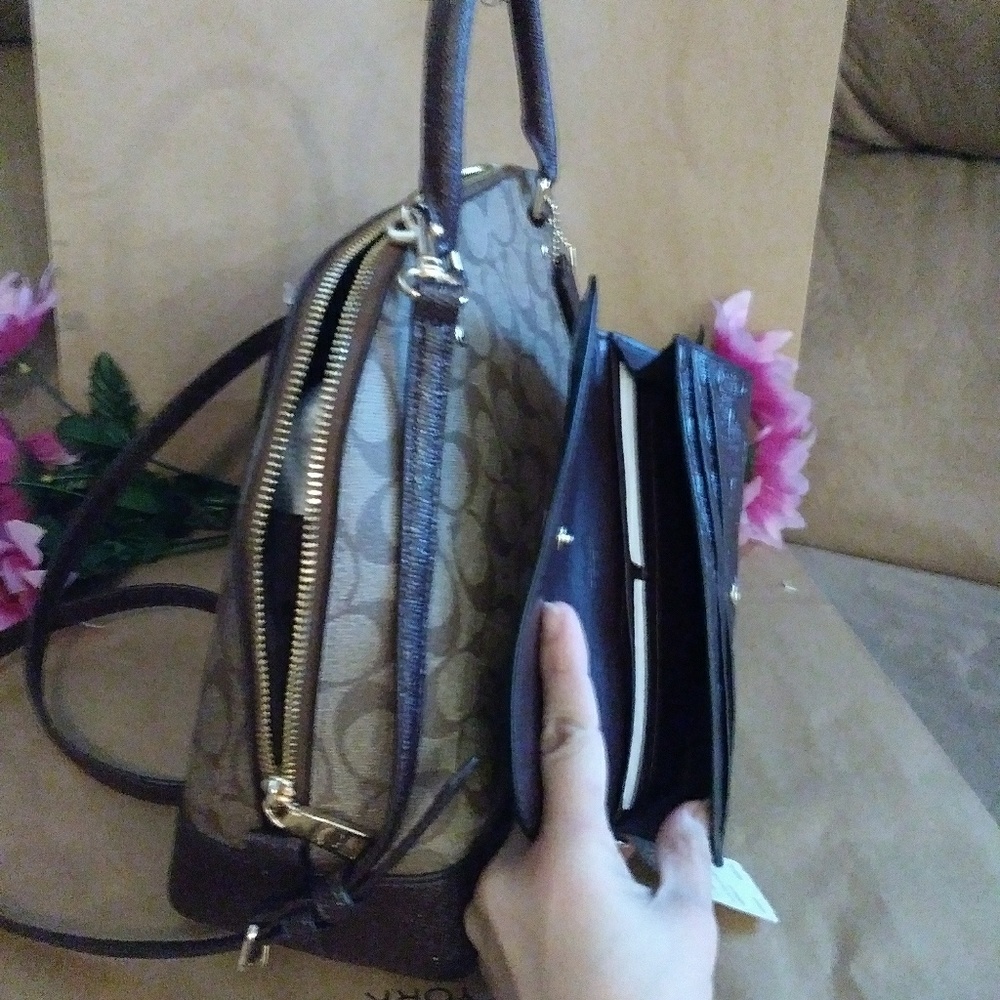 SOLD !!! Coach large  tote purse bag w/ wallet - Picture 6 of 8